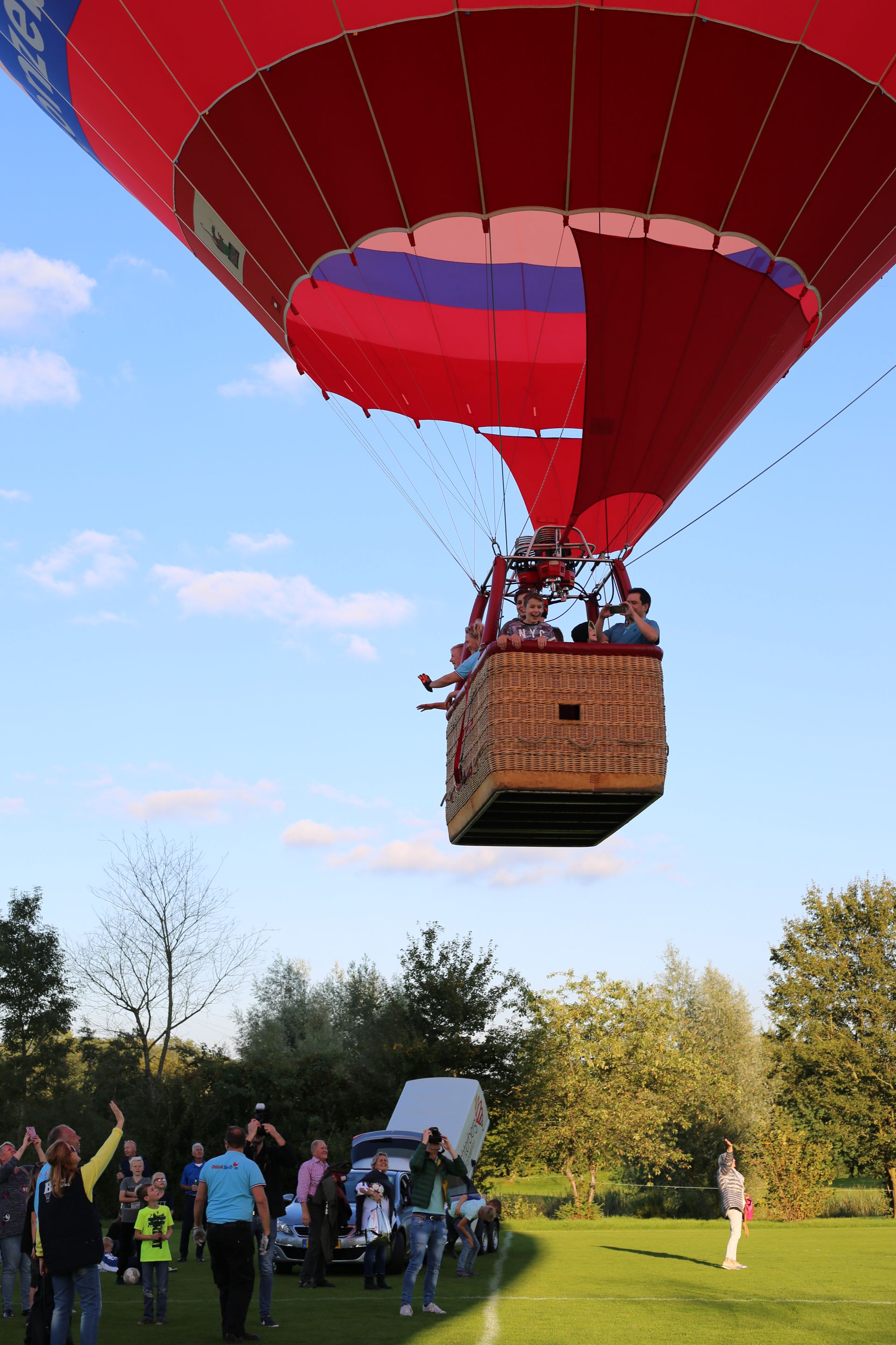 Zieke kinderen kunnen even zorgen vergeten met ballonvaart &ndash; Foto&rsquo;s online!