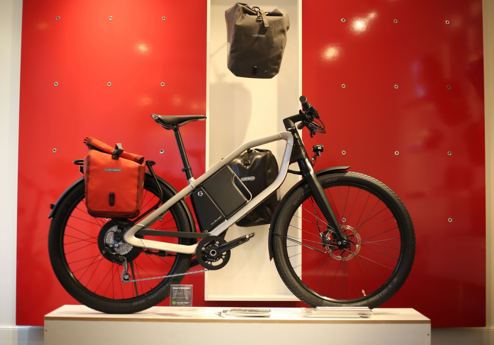 Foto's: Fietsgalerij La Strada opent deuren aan Langestraat in Delden |  Nieuws | Nieuws uit Delden - het laatste nieuws als eerste!