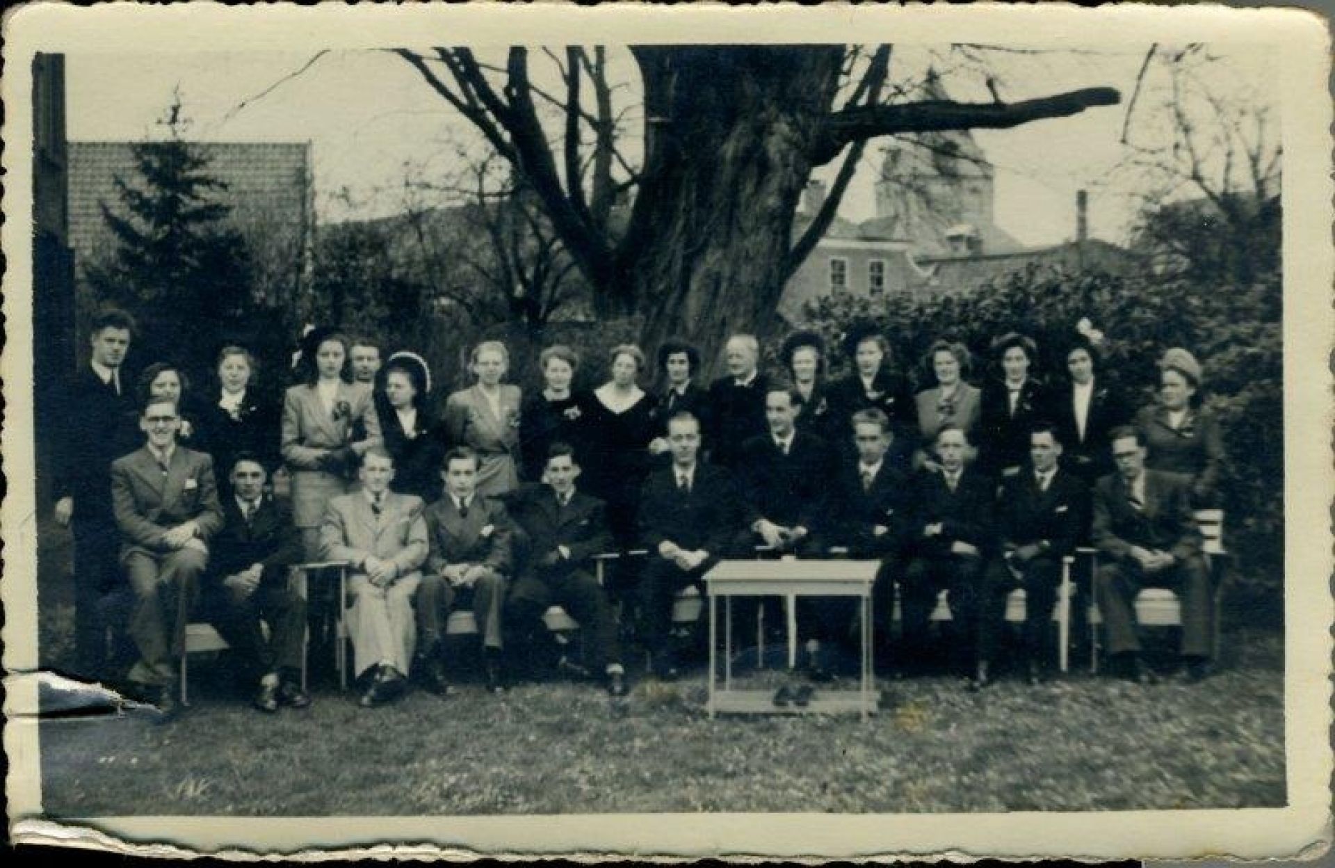 De Geschiedenis van Delden in Beeld - Aannemen lidmaten N.H. Kerk 1947