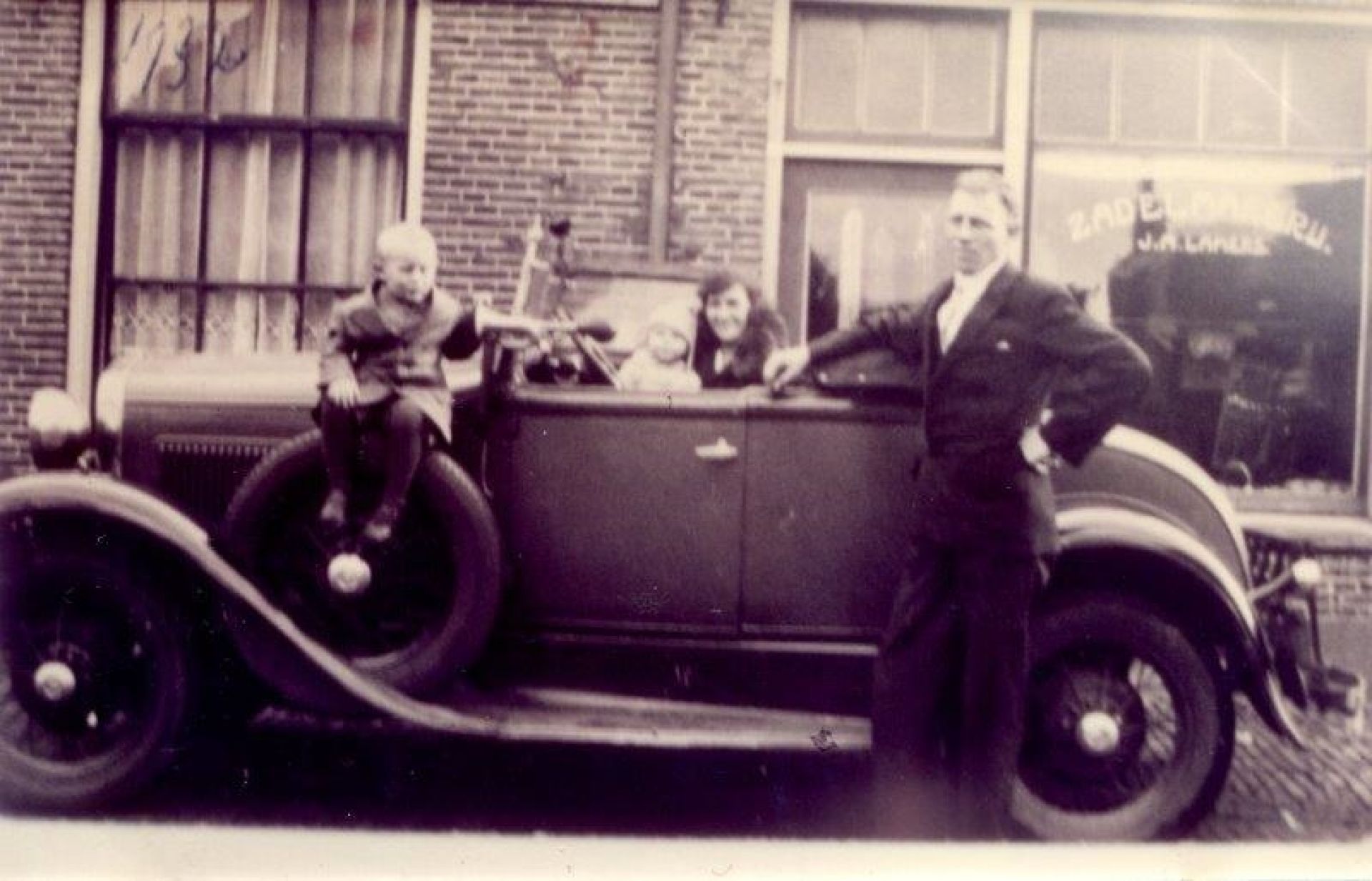 De geschiedenis van Delden in beeld - Zadelmakerij Lamers Delden