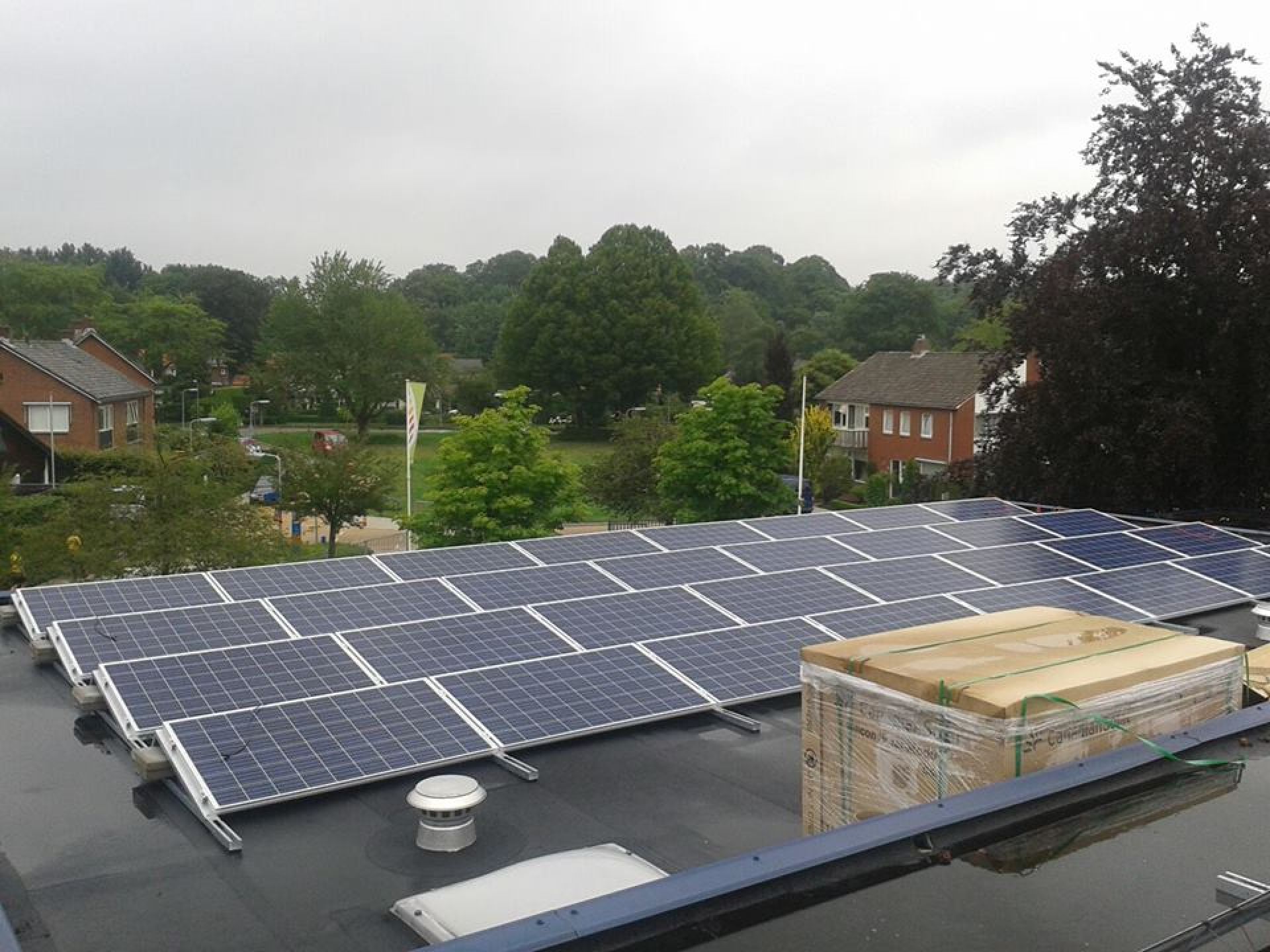 Erve Hooyerinck plaatst 144 zonnepanelen op dak