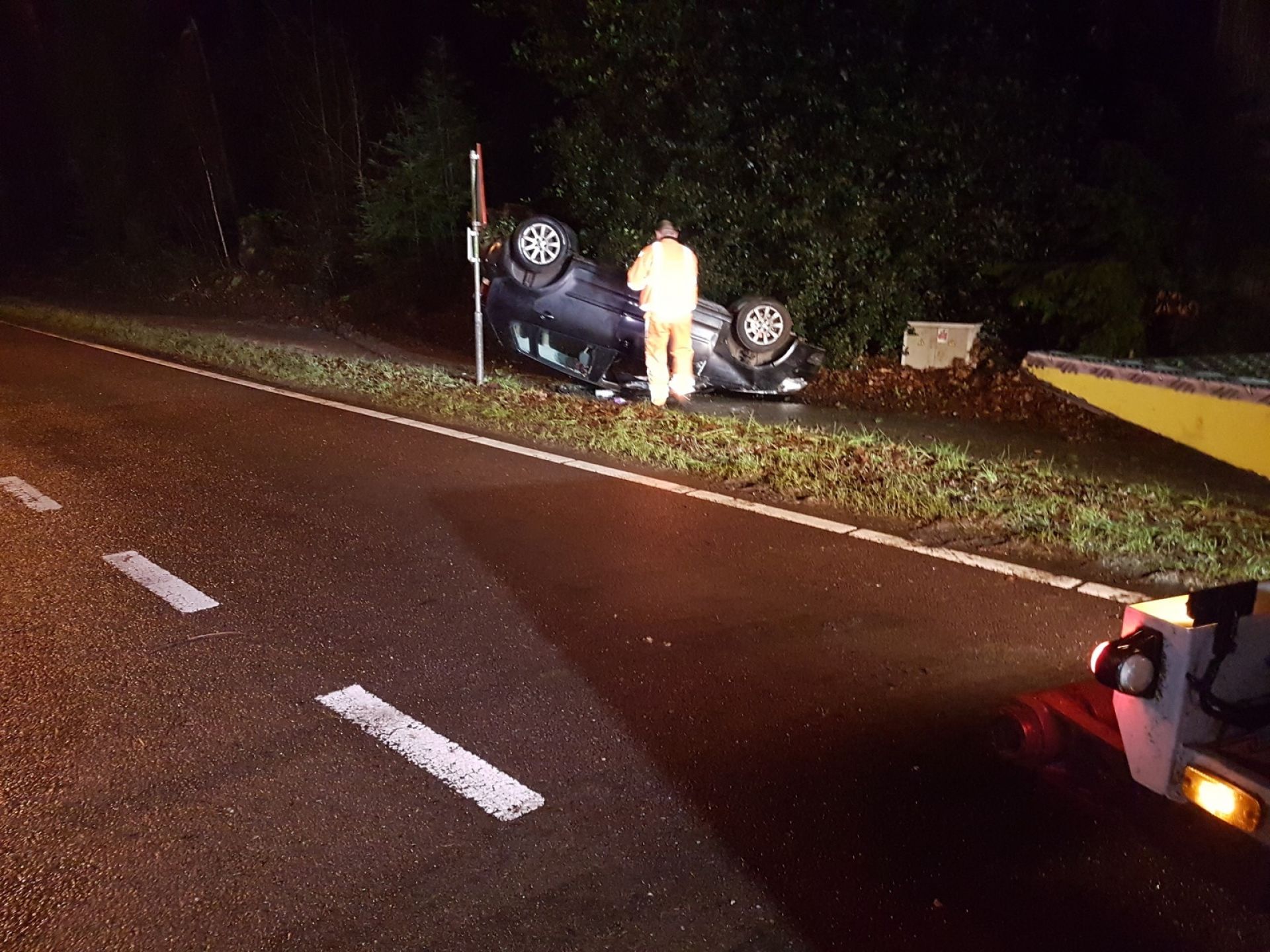Jong stel met de schrik vrij bij auto-ongeluk net buiten Delden