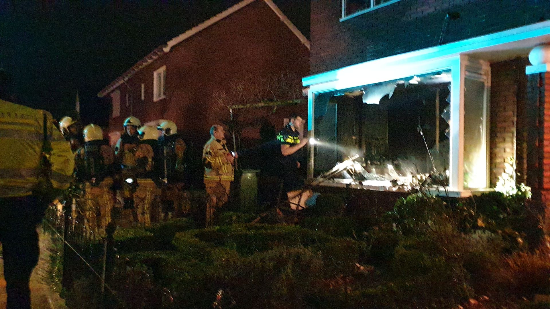Brandweer redt bewoonster uit brandend huis in Delden