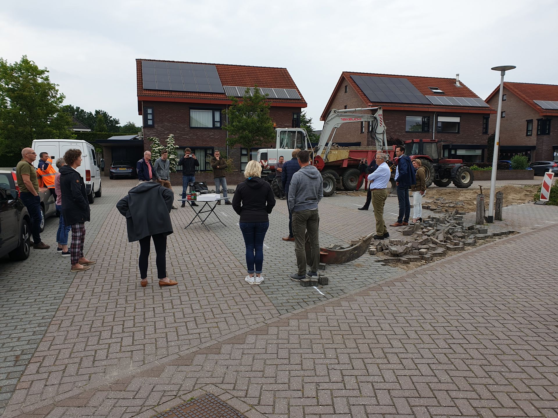 Bewoners Schoppenstede Delden pakken &lsquo;lelijk&rsquo; plein aan