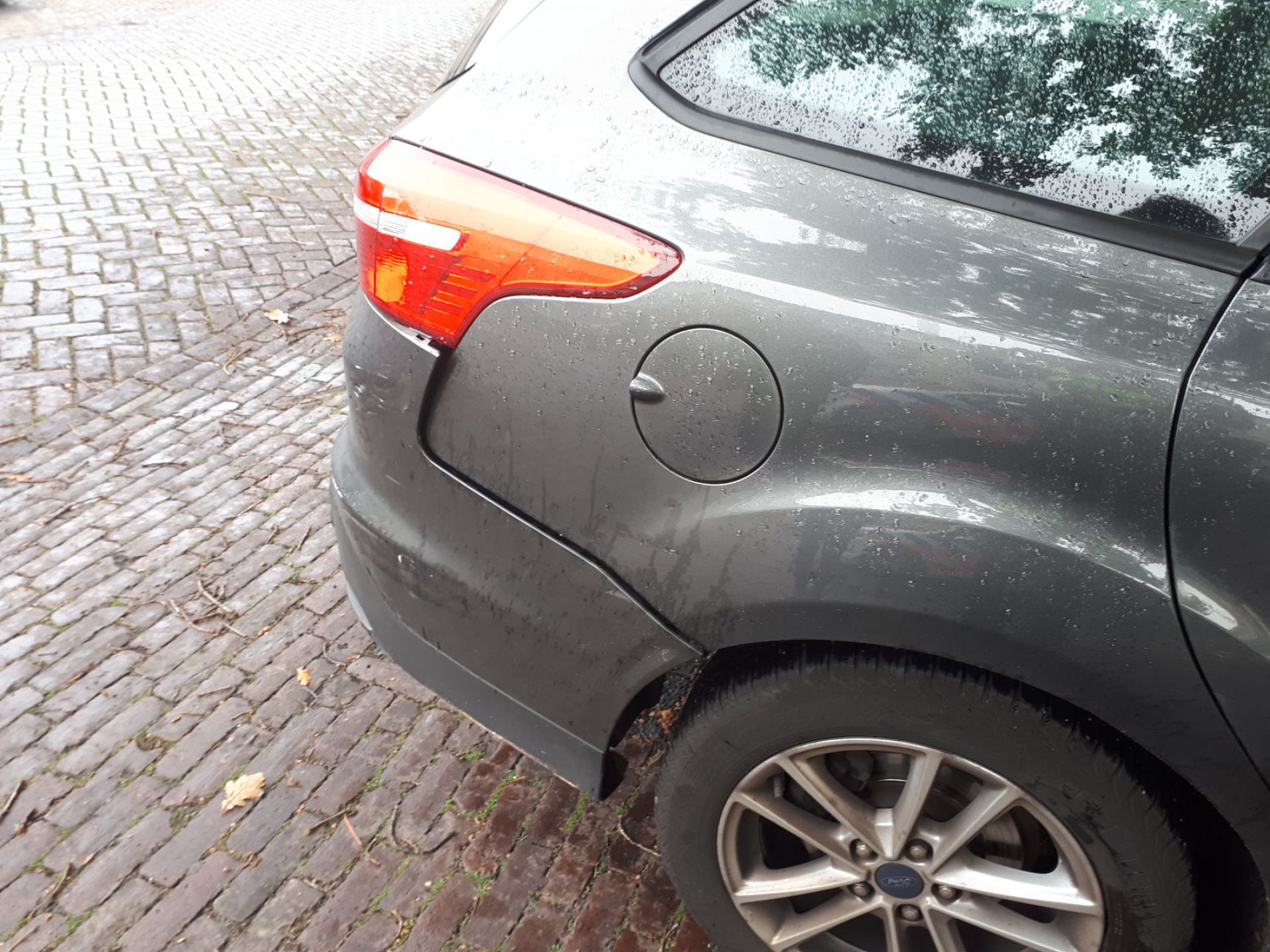 Politie zoekt veroorzaker aanrijding aan De Kolk in Delden