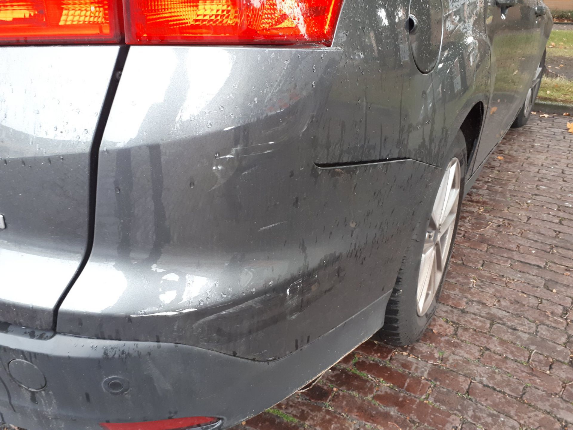 Politie zoekt veroorzaker aanrijding aan De Kolk in Delden