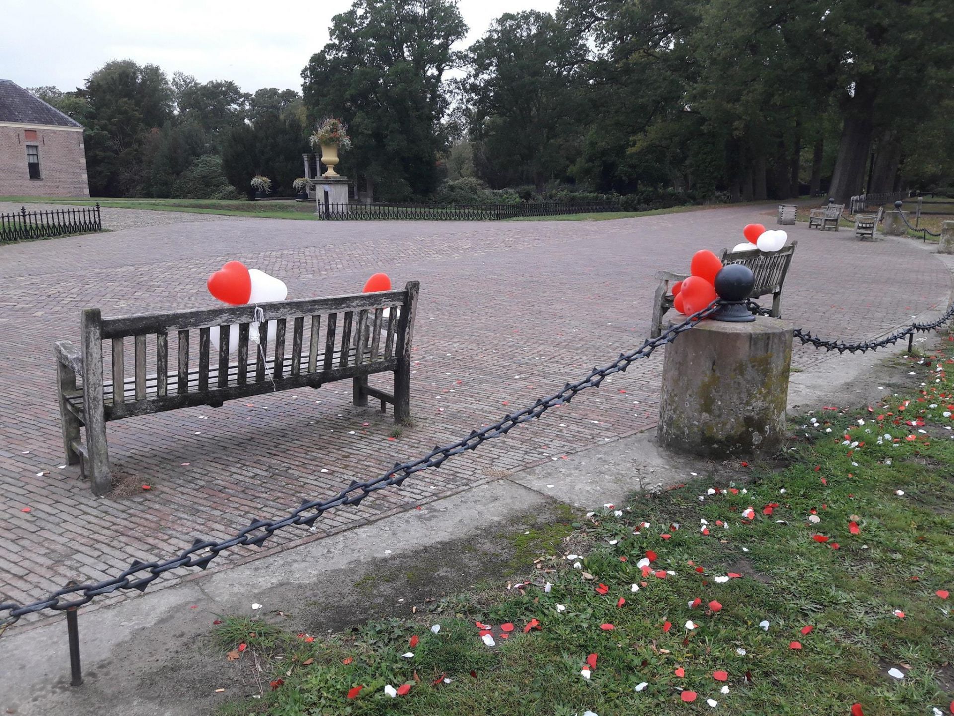Twickel ontstemd over rommel na romantische photoshoot: &lsquo;Gelukkig incident&rsquo;