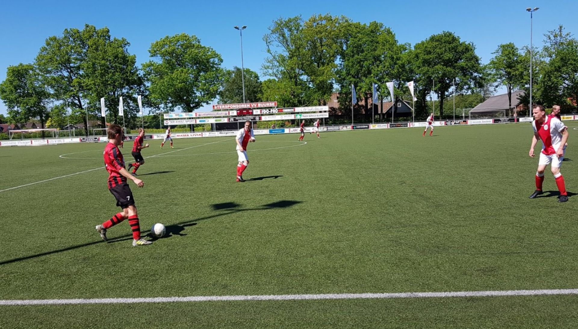 Rood Zwart neemt drie belangrijke punten mee uit Buurse
