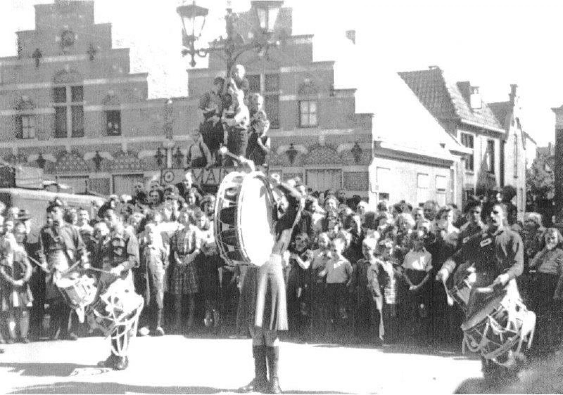 De geschiedenis van Delden in beeld - Delden viert feest na bevrijding 