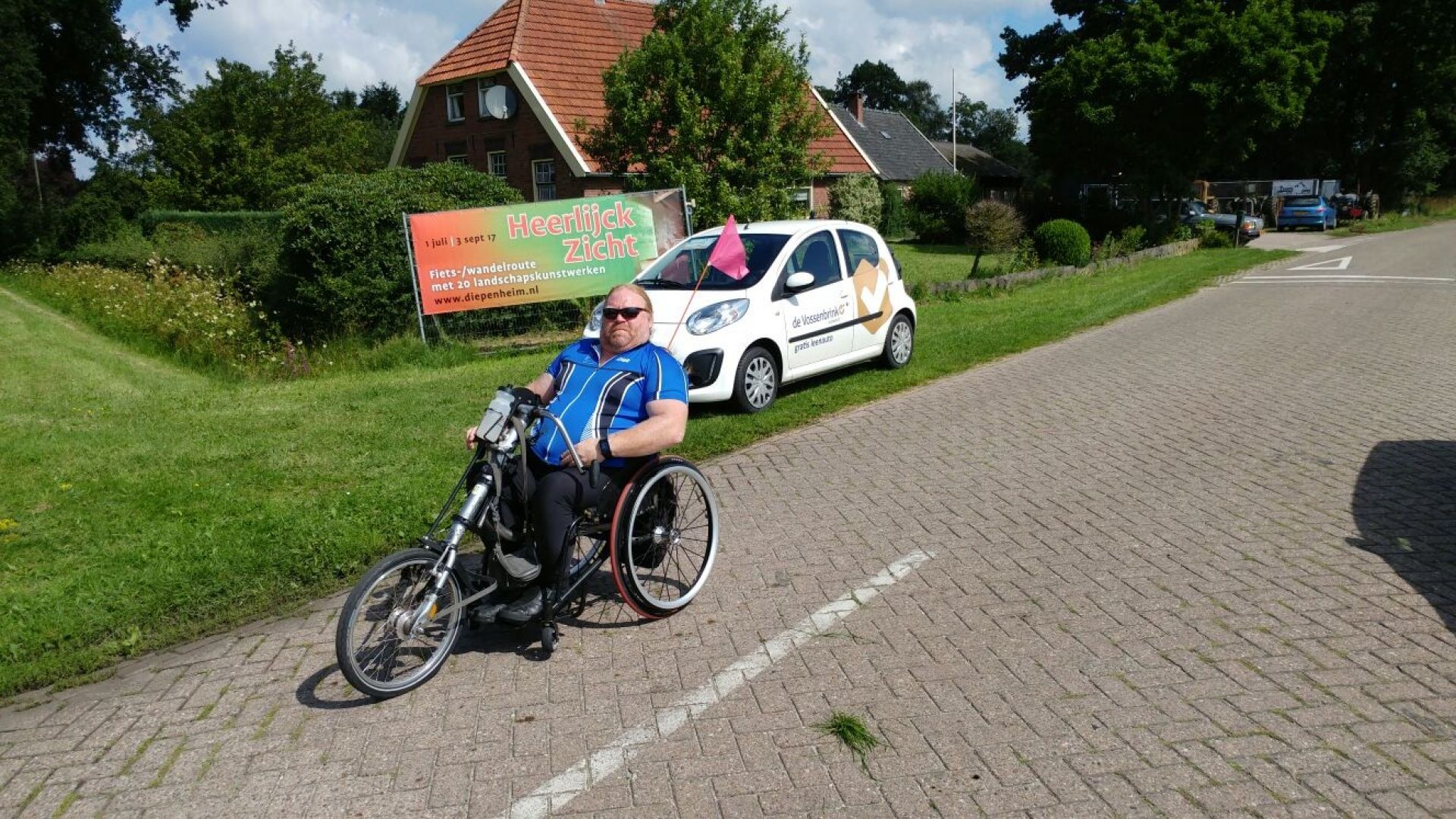 Regenkleding niet nodig op zonnige tweede dag Rolstoelvierdaagse