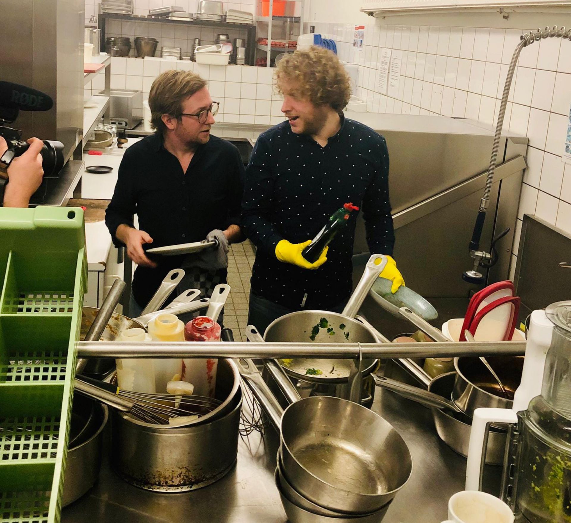 3 FM Serious Request DJ&rsquo;s eten, slapen en doen de afwas bij Carelshaven