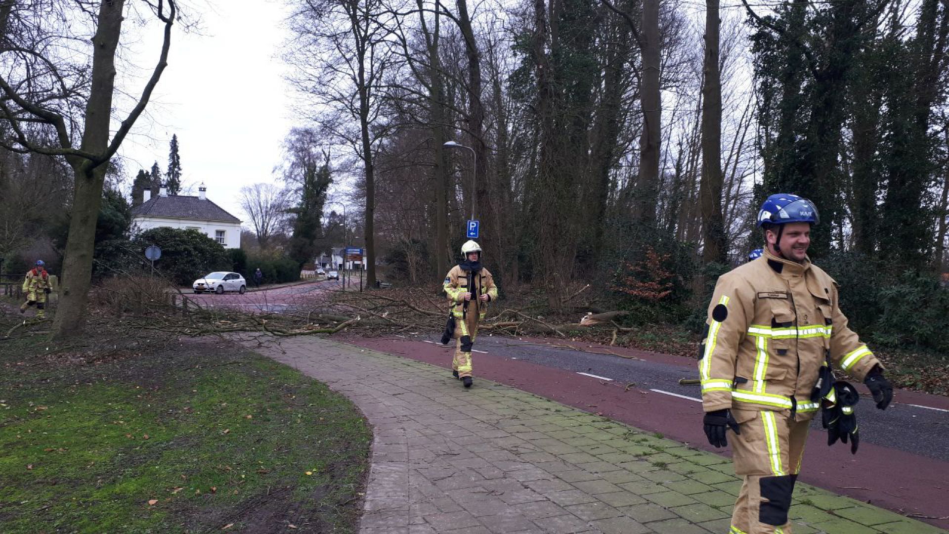 Update: Stormschade bij Station, Aparthotel en aan Meijlingstraat