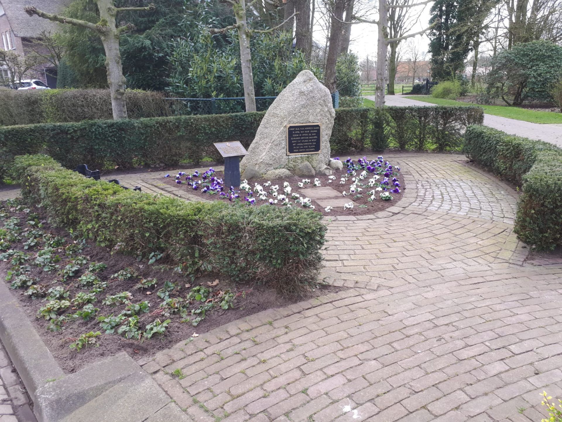 Geen herdenkingsbijeenkomst - Gemeente wil vlaggen zien