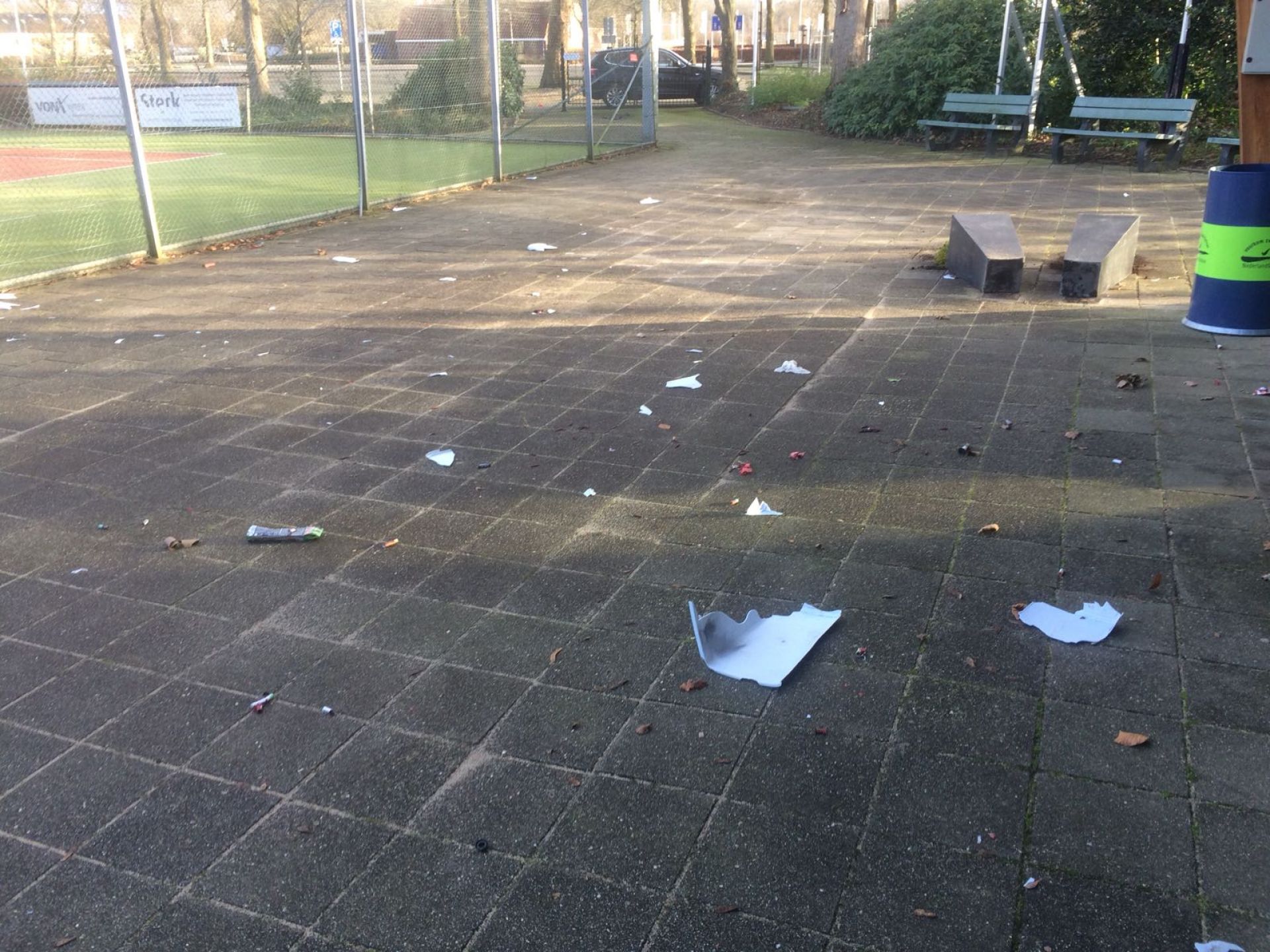 Vernielingen op terrein Tennisclub Delden