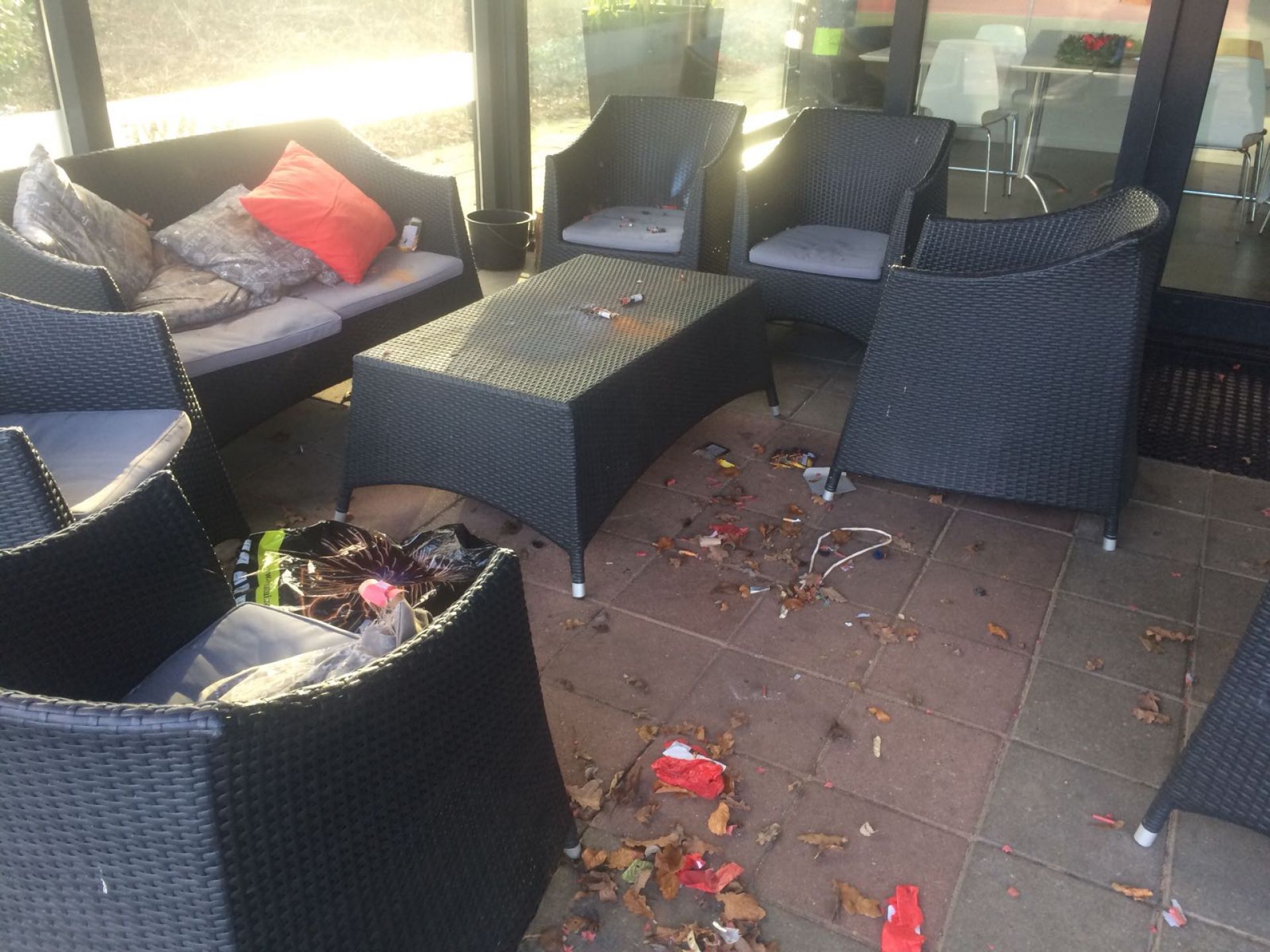Vernielingen op terrein Tennisclub Delden