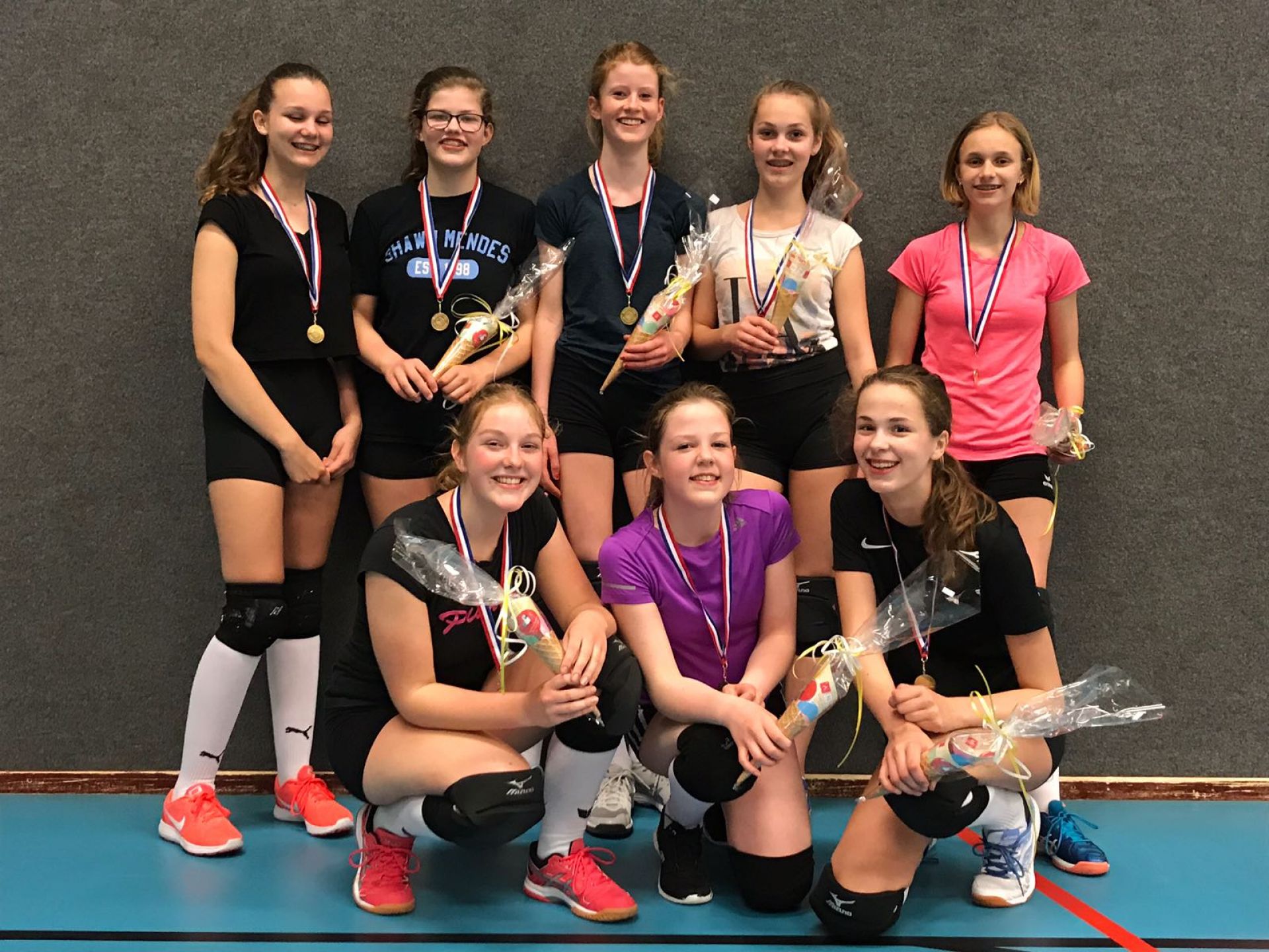 Titel en promotie voor meisjes B1 volleybalvereniging Devoc