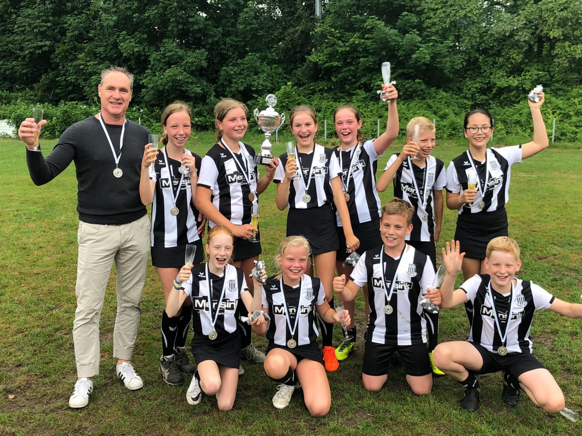  Zwart Wit D1 ongeslagen kampioen 