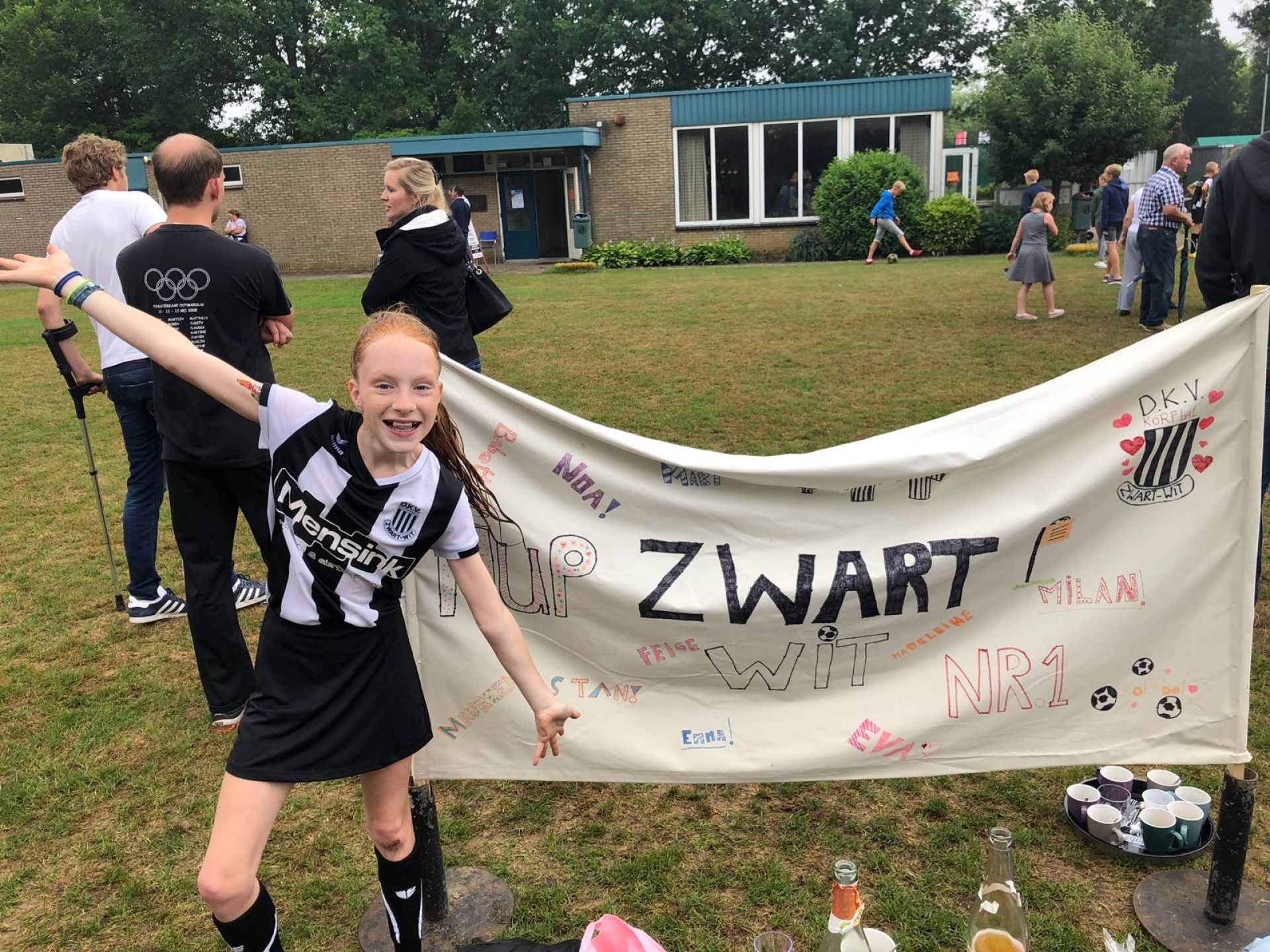  Zwart Wit D1 ongeslagen kampioen 