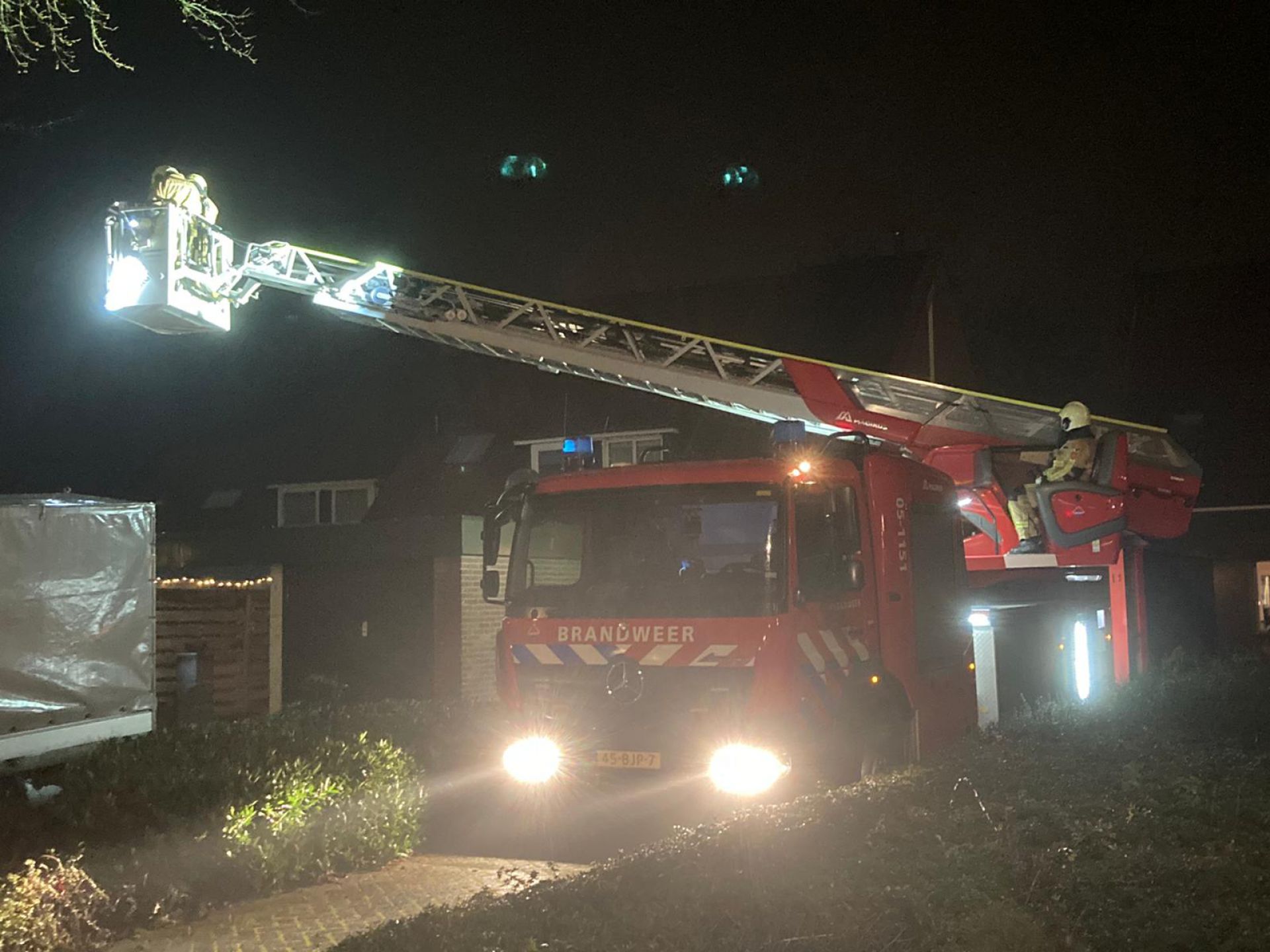 Brandweer rukt uit voor schoorsteenbrand aan De Pol Delden