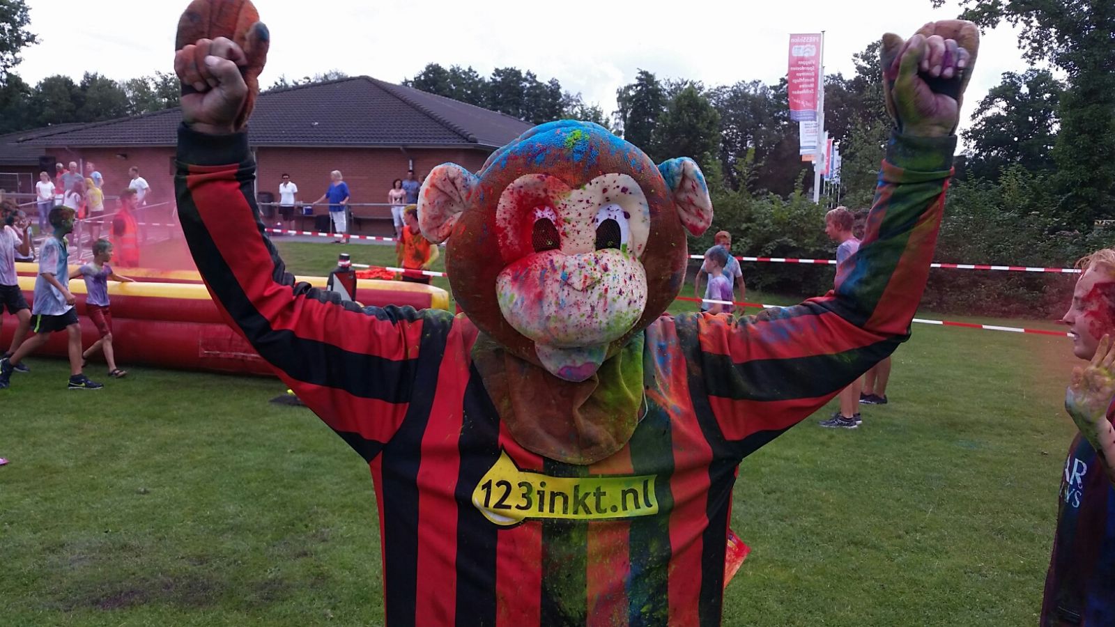 Update: Color Run RZ hoogtepunt op drukbezochte open dag - Video online!
