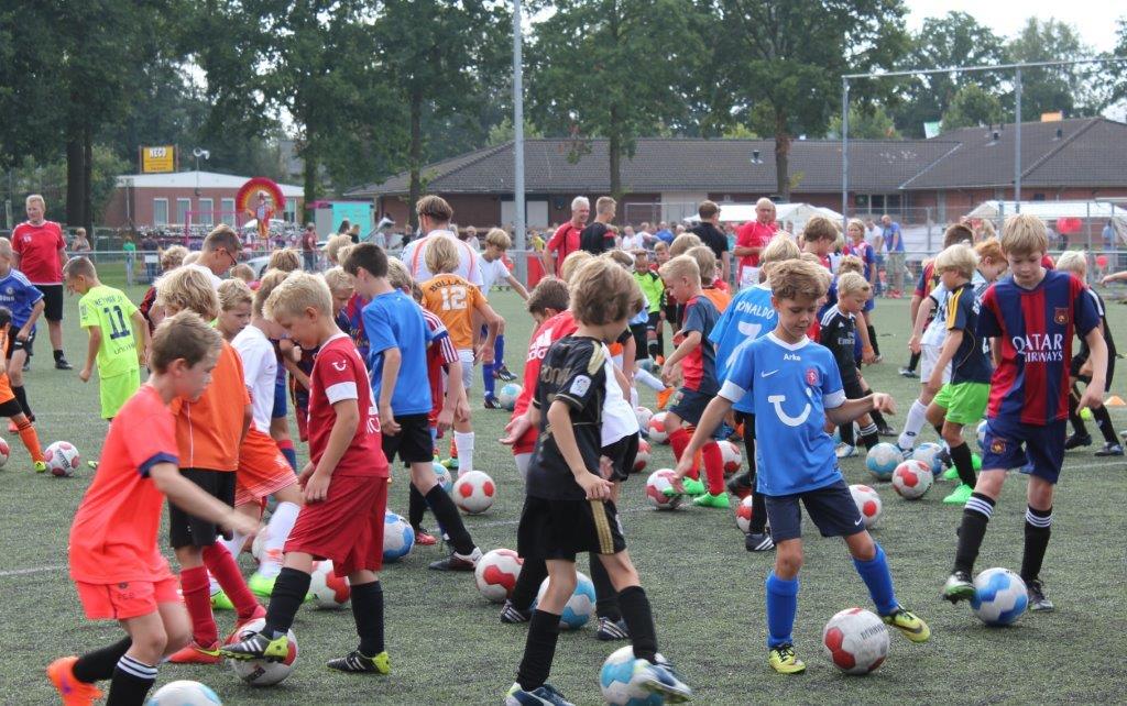 Update: Color Run RZ hoogtepunt op drukbezochte open dag - Video online!