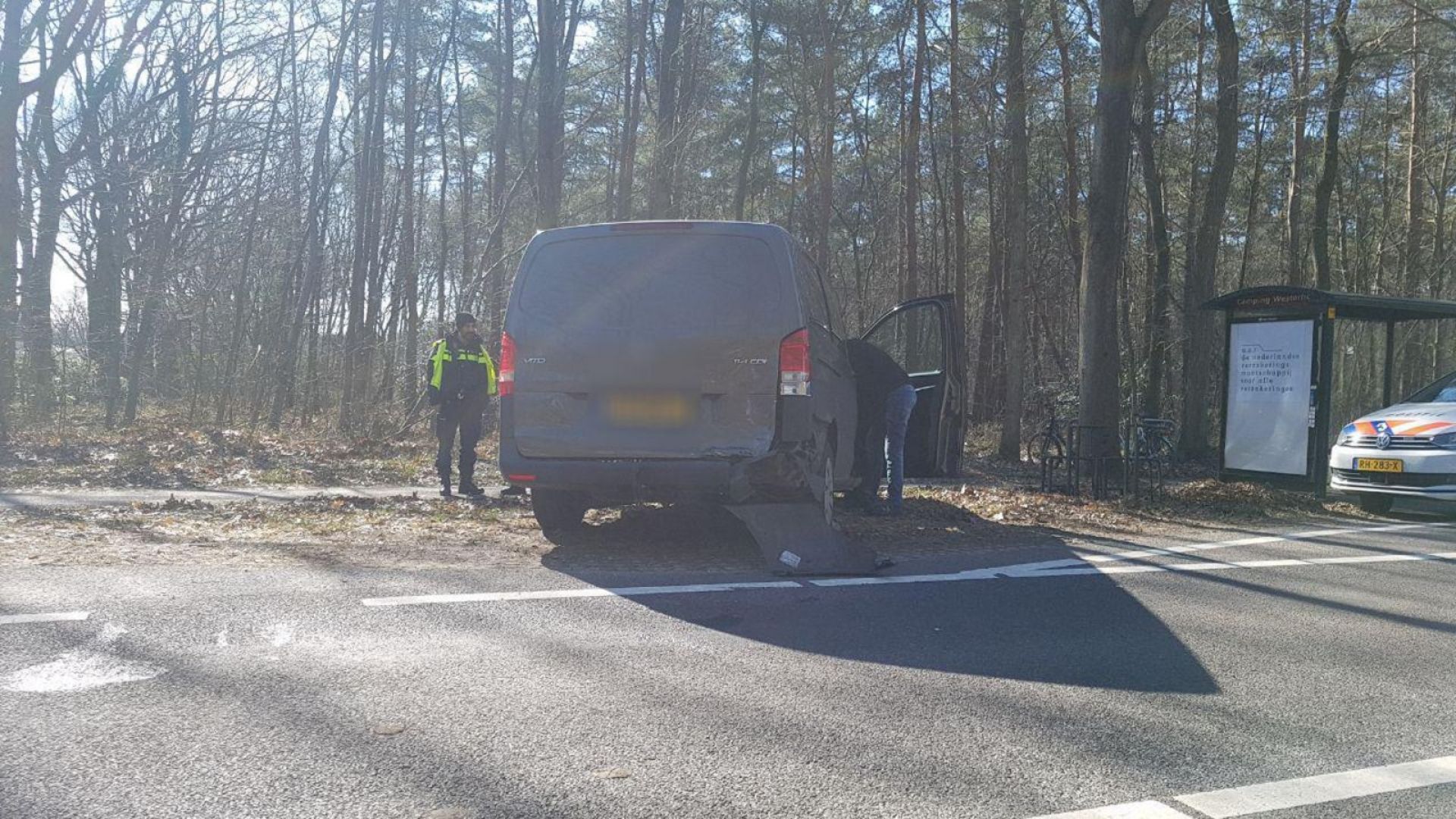 Schade na aanrijding op de Almeloseweg bij Delden