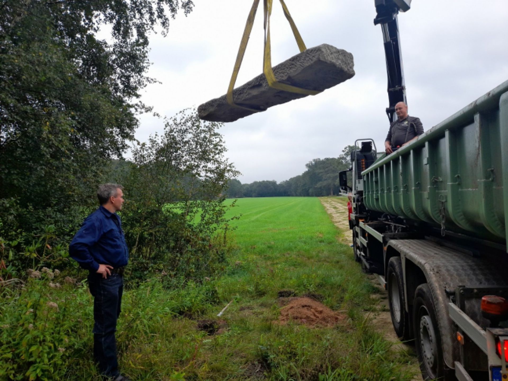 Grenspaal tussen Delden en Hengelo terug van weggeweest