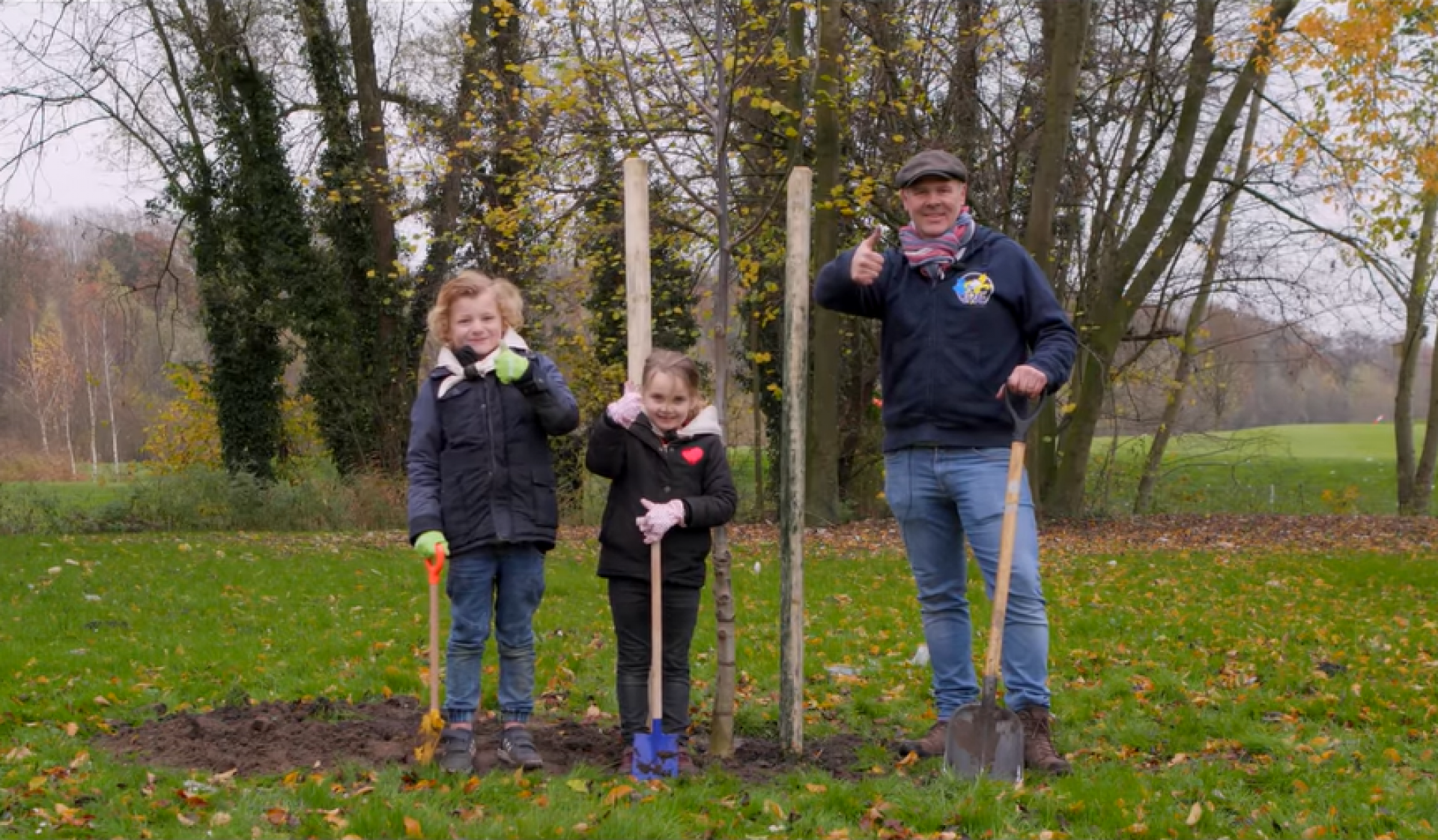 Video: Scouting Delden trapt het jubileumseizoen af met het planten van een boom