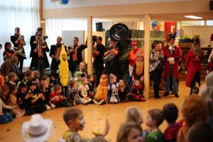 Bezoek basisscholen kindercarnaval