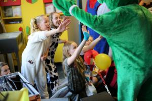 Bezoek basisscholen kindercarnaval
