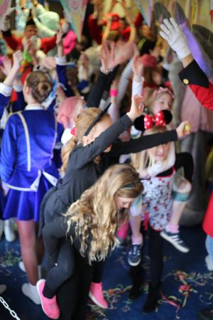 Bezoek basisscholen kindercarnaval