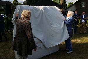 Onthulling kunstwerk Vos en Nijntje