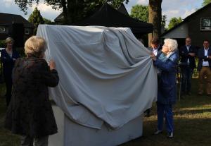 Onthulling kunstwerk Vos en Nijntje