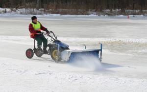 Schaatspret op natuurijsbaan Twickel bij Delden