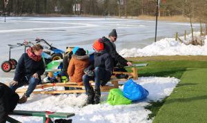 Schaatspret op natuurijsbaan Twickel bij Delden