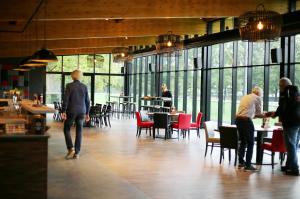 Opening Noaberhoes Rood Zwart