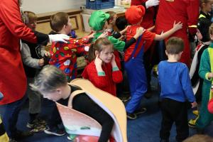 Bezoek basisscholen kindercarnaval