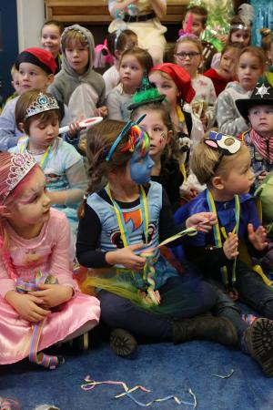 Bezoek basisscholen kindercarnaval