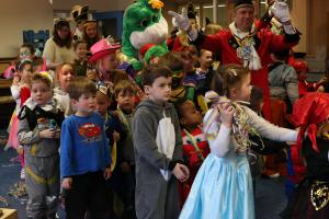Bezoek basisscholen kindercarnaval