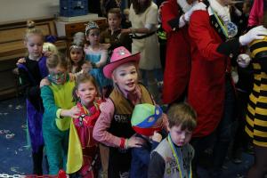 Bezoek basisscholen kindercarnaval