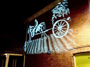 Historisch &lsquo;knuppelpad&rsquo; op hoek Langestraat en Kerkstraat in beeld