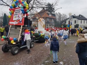 Foto update: Kindercarnaval Delden trekt weer door de straten