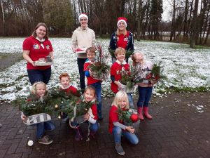 Scouting Delden brengt kerst bij ouderen
