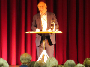 Jan Brokken bij schrijversavond &lsquo;t Nut