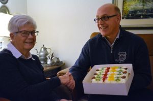 Lionsclub Delden zet inwoners in het zonnetje met taartactie 