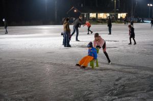 IJsbaan Delden na twee dagen rust weer geopend