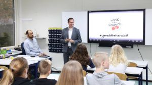 Burgemeester Nauta opent respectzone op Twickelcollege Delden