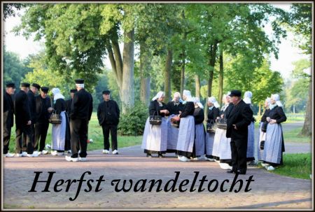 Herfst wandeltocht folkloristische dansgroep Midden Twenthe
