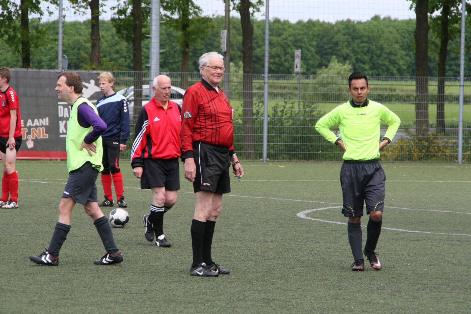 Veel waardering voor lange carrière scheidsrechter Herman Efftink