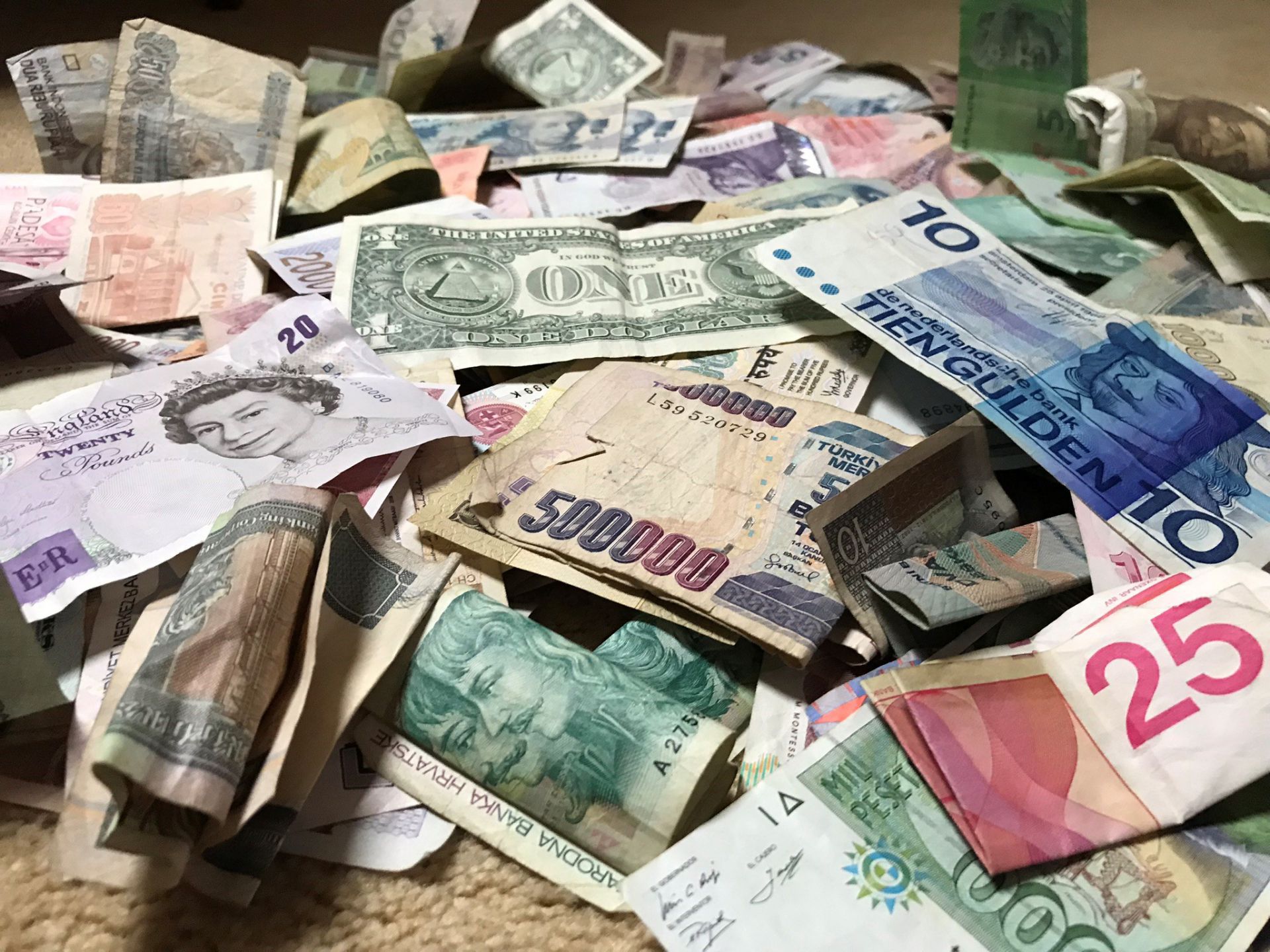 Lions vreemd en oud geld zuil verplaatst naar Albert Heijn